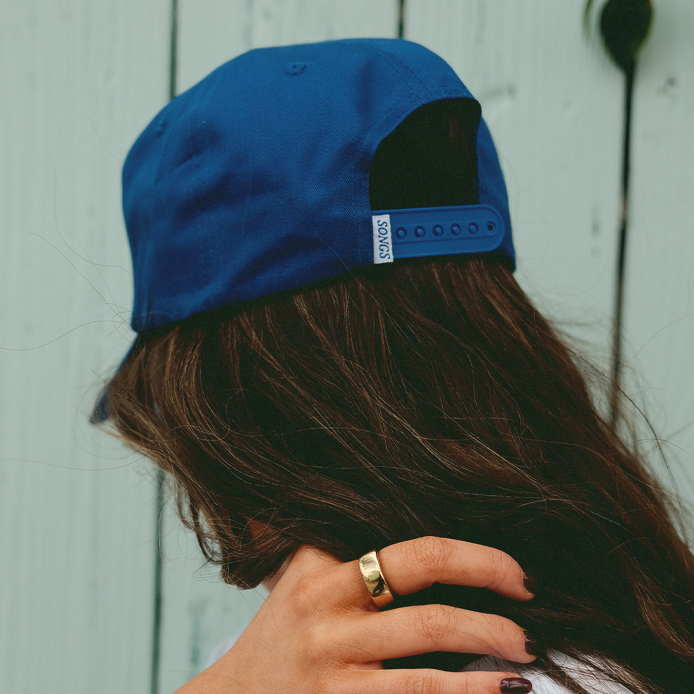 RUNNING HORSES HAT